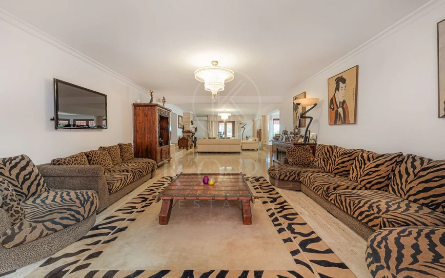 Villa en venta en Estepona