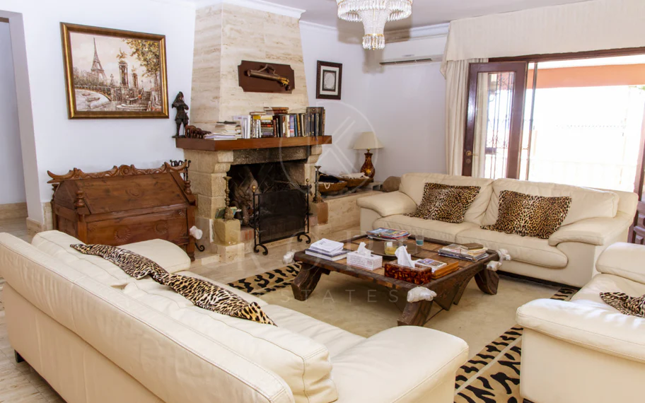 Villa en venta en Estepona