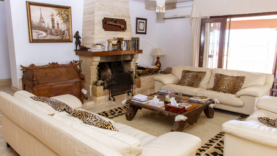 Villa en venta en Estepona