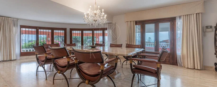 Villa en venta en Estepona