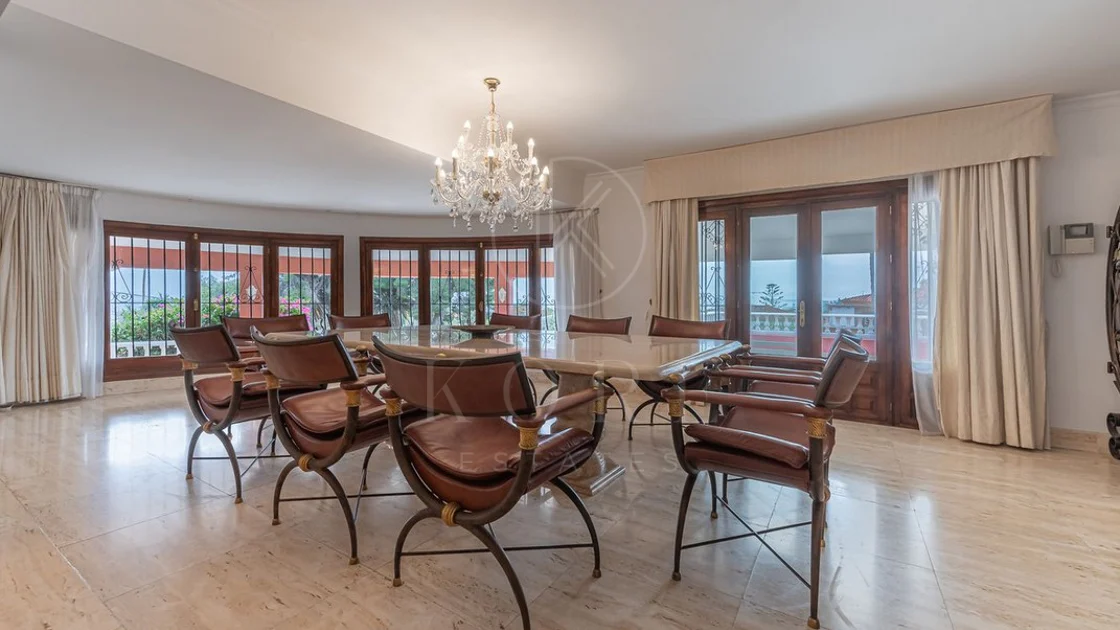 Villa en venta en Estepona