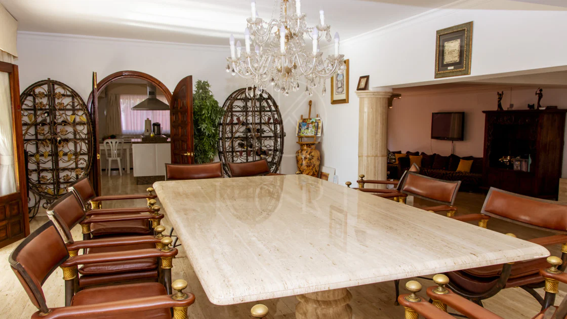 Villa en venta en Estepona