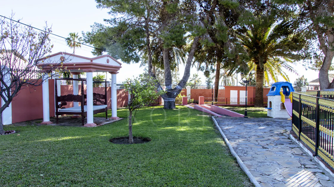 Villa en venta en Estepona