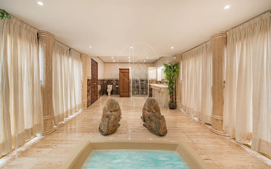 Villa en venta en Estepona