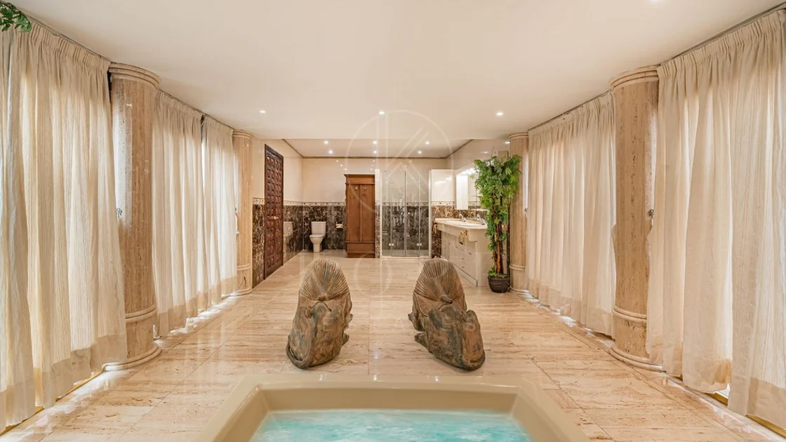 Villa en venta en Estepona