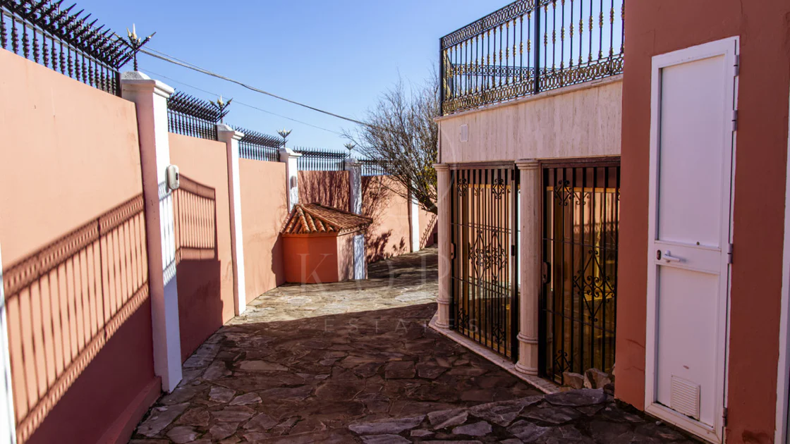Villa en venta en Estepona