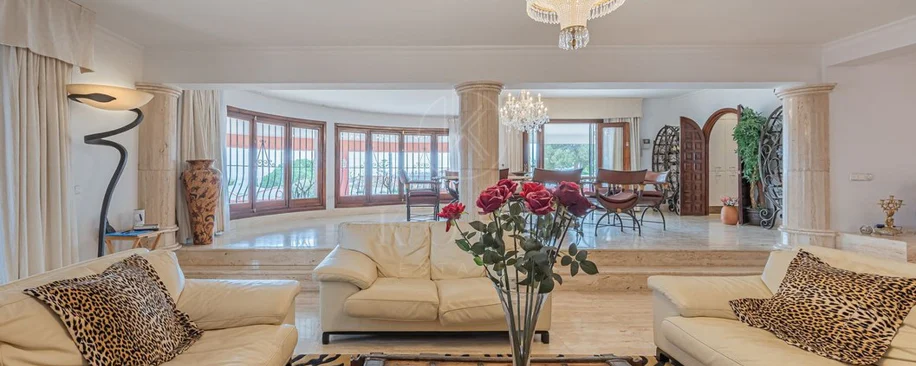 Villa en venta en Estepona