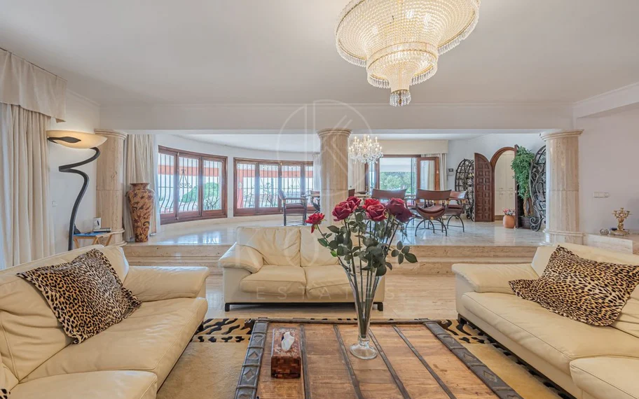 Villa en venta en Estepona