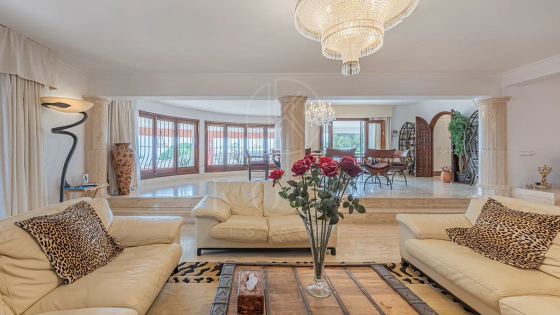 Villa en venta en Estepona