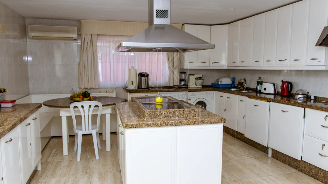 Villa en venta en Estepona