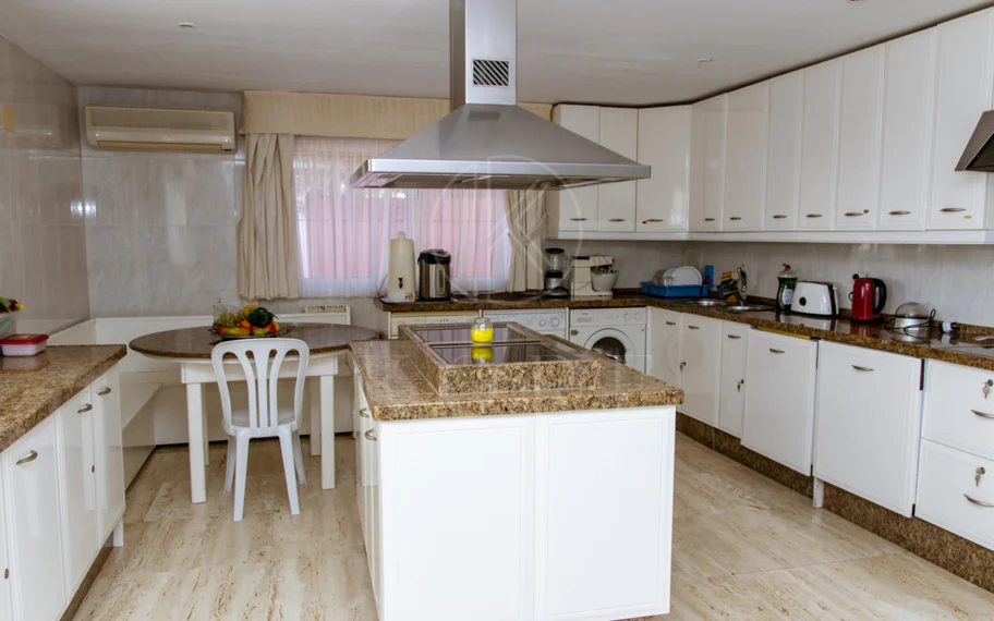 Villa en venta en Estepona
