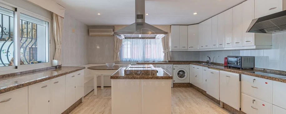 Villa en venta en Estepona