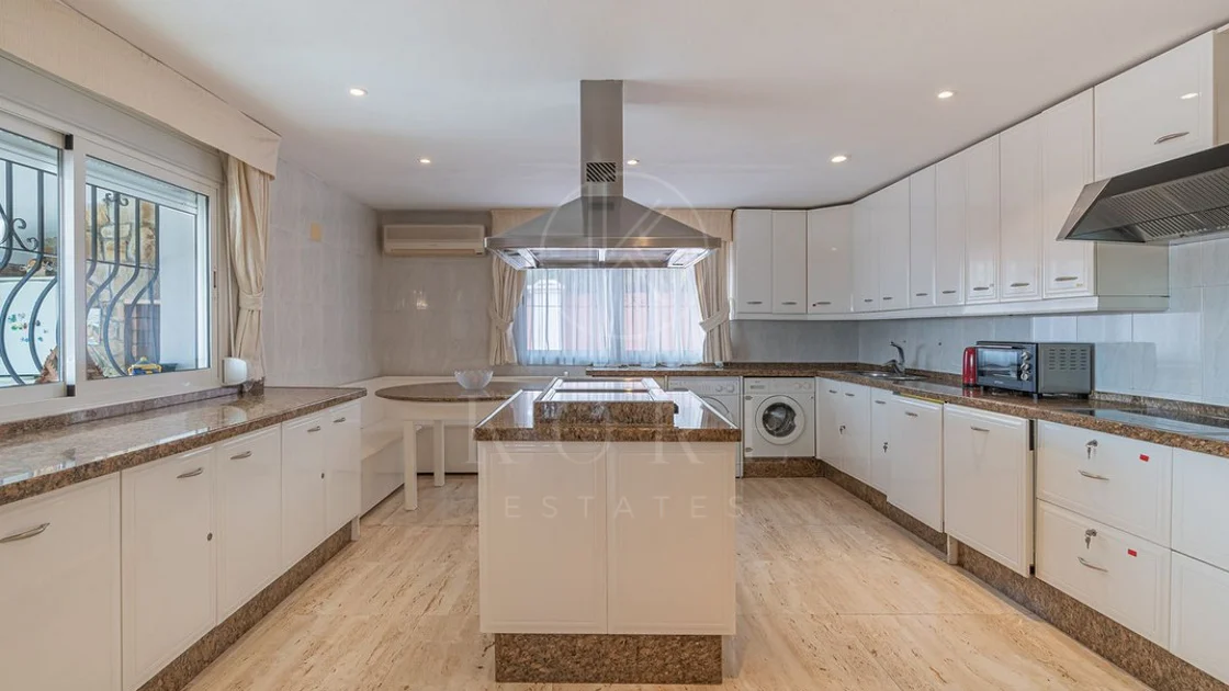 Villa en venta en Estepona