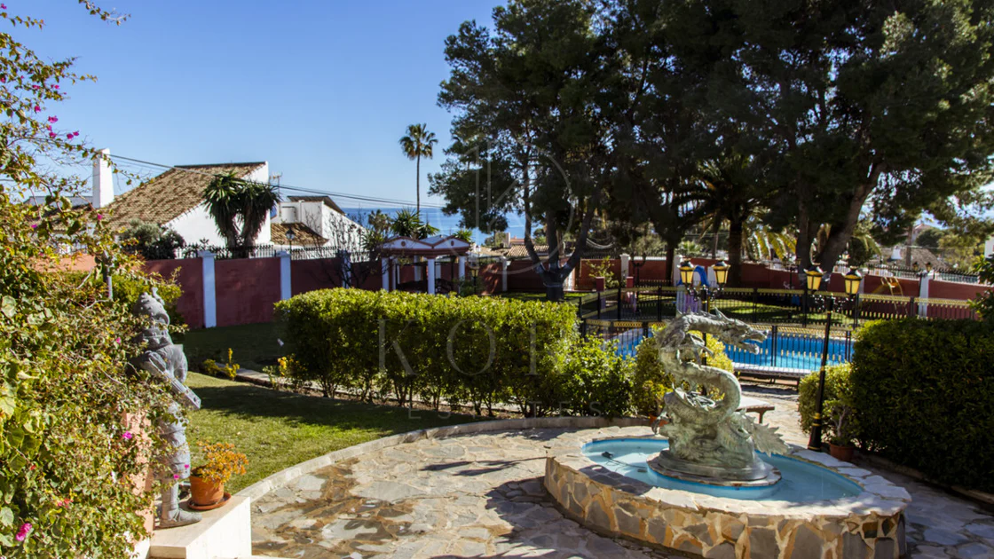 Villa en venta en Estepona
