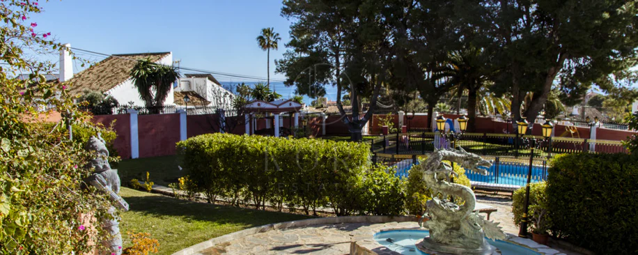 Villa en venta en Estepona