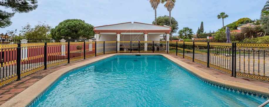 Villa en venta en Estepona