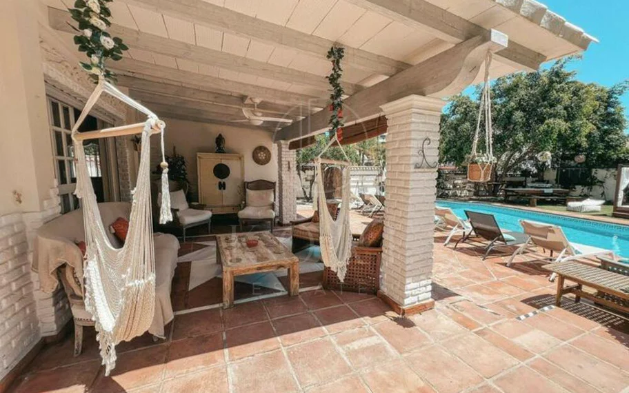 Villa en venta en Nueva Andalucia, Marbella