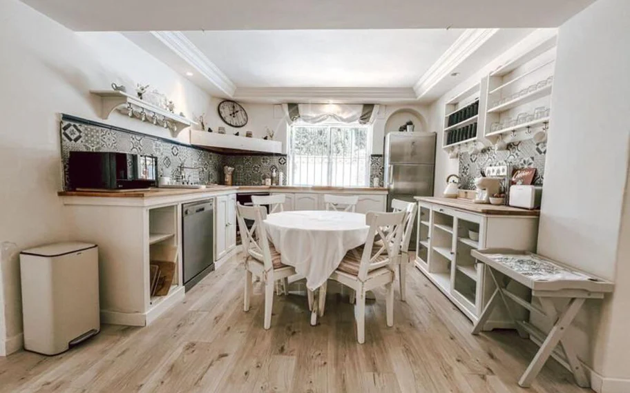Villa en venta en Nueva Andalucia, Marbella