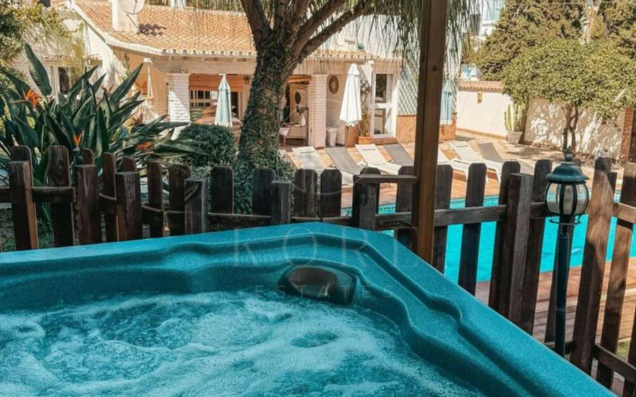 Villa en venta en Nueva Andalucia, Marbella