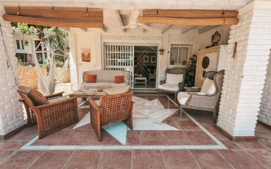 Villa en venta en Nueva Andalucia, Marbella