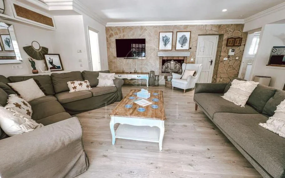 Villa en venta en Nueva Andalucia, Marbella
