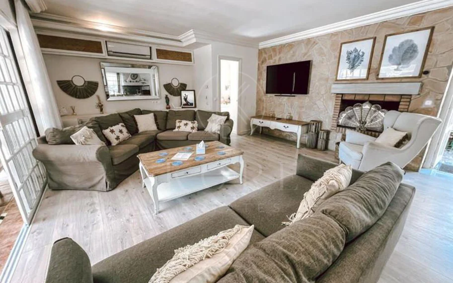 Villa en venta en Nueva Andalucia, Marbella