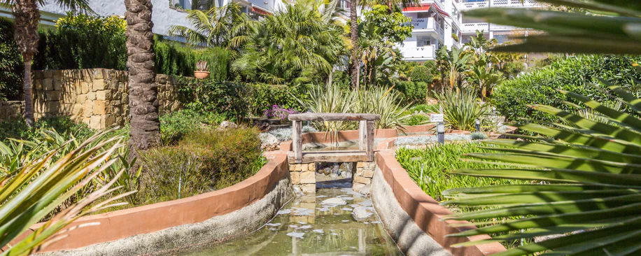 Excelente, totalmente renovado, apartamento de tres dormitorios en primera planta en Milla de Oro de Marbella