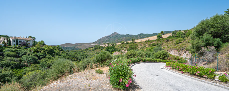 Parcelă orientată spre sud-vest în La Zagaleta cu un proiect spectaculos de vilă