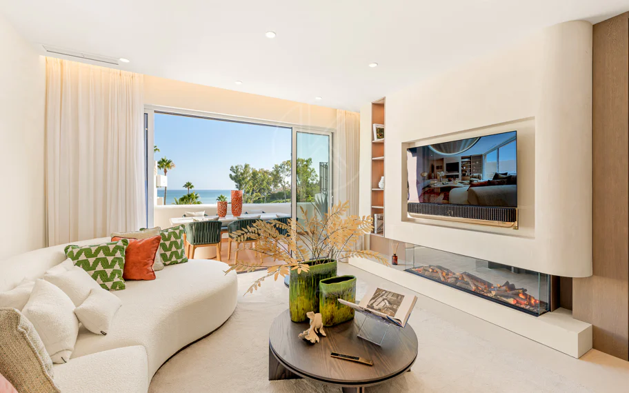 Ático completamente renovado cuenta con vistas despejadas al mar