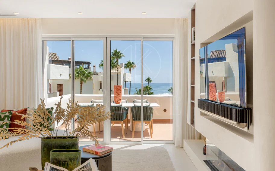 Ático completamente renovado cuenta con vistas despejadas al mar