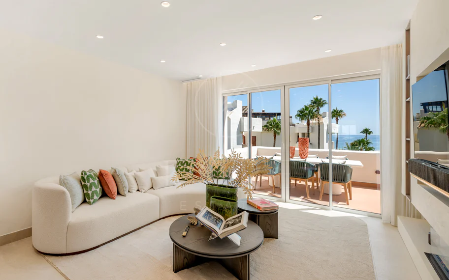 Ático completamente renovado cuenta con vistas despejadas al mar