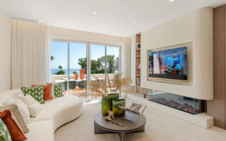 Ático completamente renovado cuenta con vistas despejadas al mar