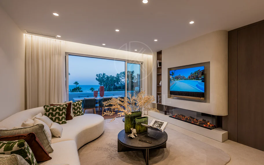 Ático completamente renovado cuenta con vistas despejadas al mar