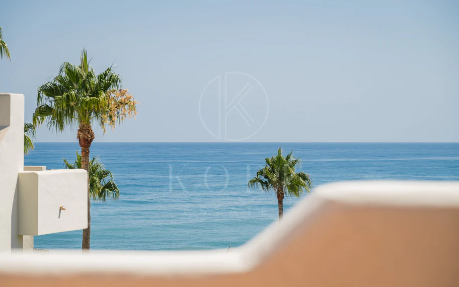 Ático completamente renovado cuenta con vistas despejadas al mar