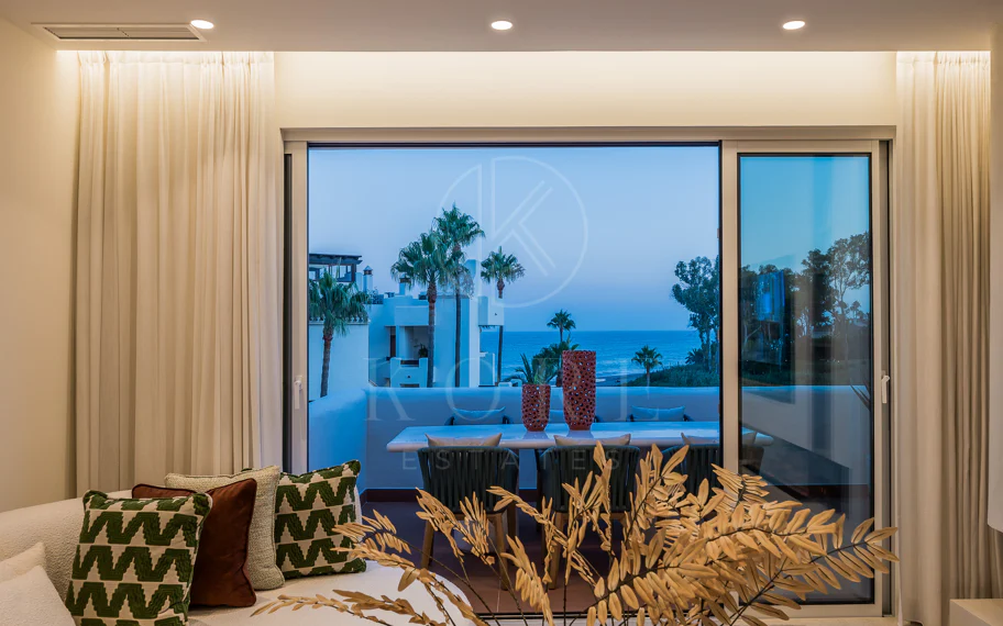 Ático completamente renovado cuenta con vistas despejadas al mar