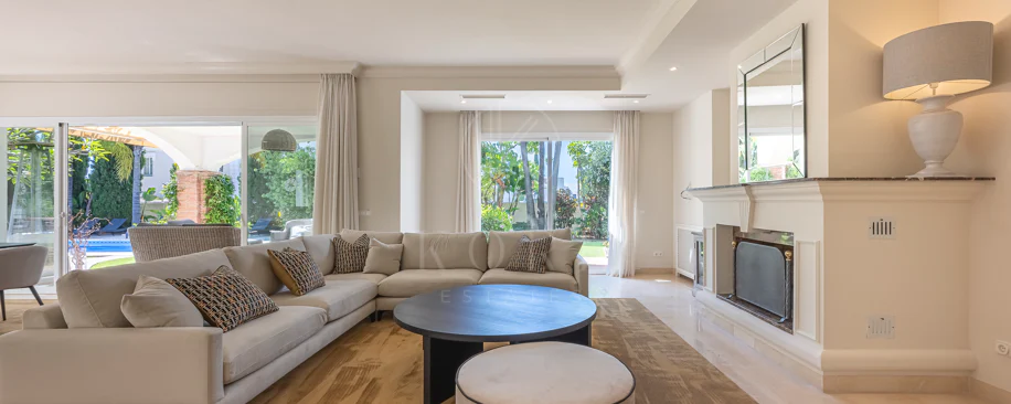 Frontline Golf Villa in La Reserva de La Quinta