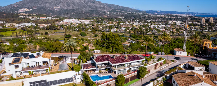 Fantastic villa with panoramic sea views walking distance to amenities in Nueva Andalucia