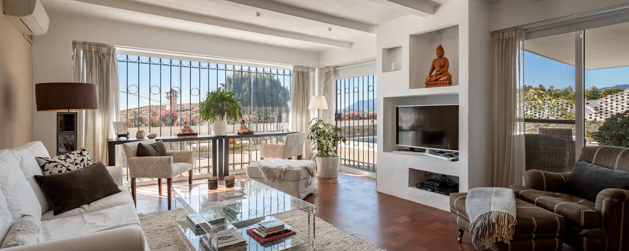 Fantastic villa with panoramic sea views walking distance to amenities in Nueva Andalucia