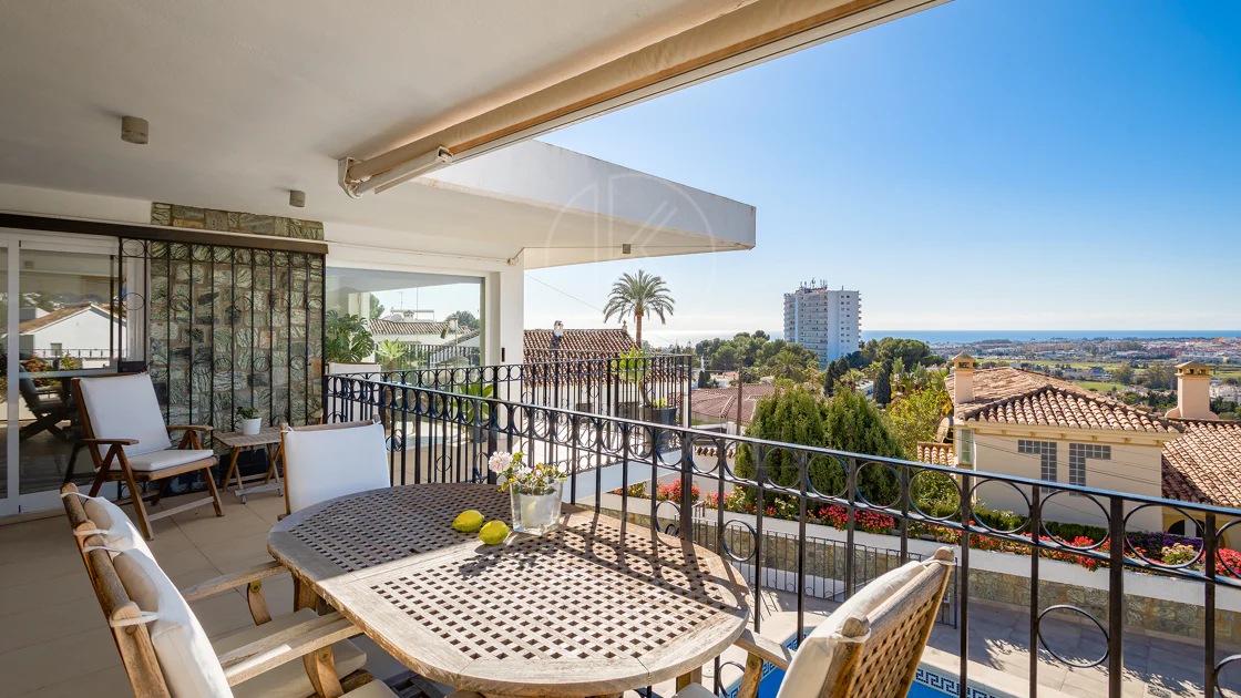 Fantastic villa with panoramic sea views walking distance to amenities in Nueva Andalucia