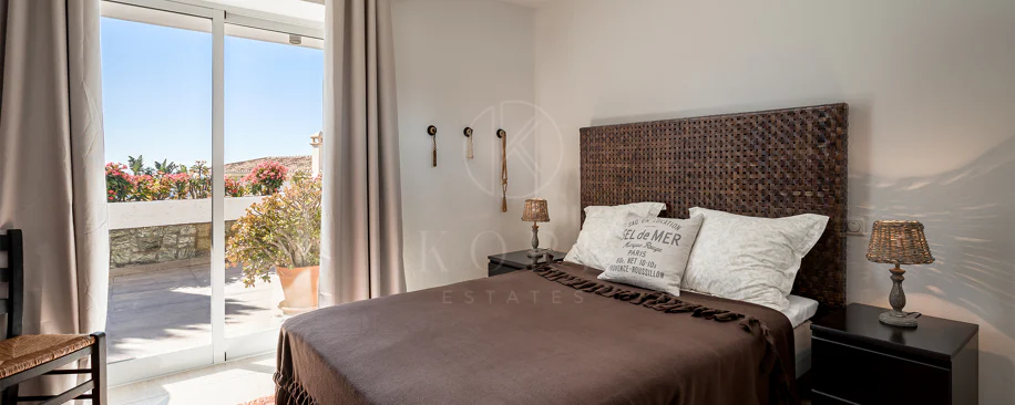 Fantastic villa with panoramic sea views walking distance to amenities in Nueva Andalucia