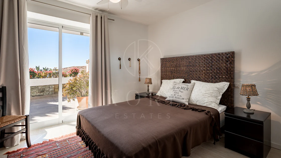 Fantastic villa with panoramic sea views walking distance to amenities in Nueva Andalucia