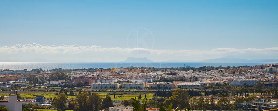 Fantastic villa with panoramic sea views walking distance to amenities in Nueva Andalucia