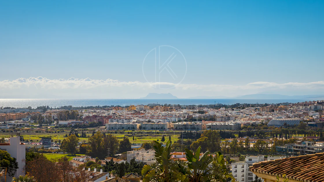 Fantastic villa with panoramic sea views walking distance to amenities in Nueva Andalucia
