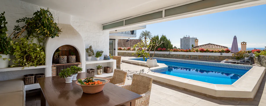 Fantastic villa with panoramic sea views walking distance to amenities in Nueva Andalucia