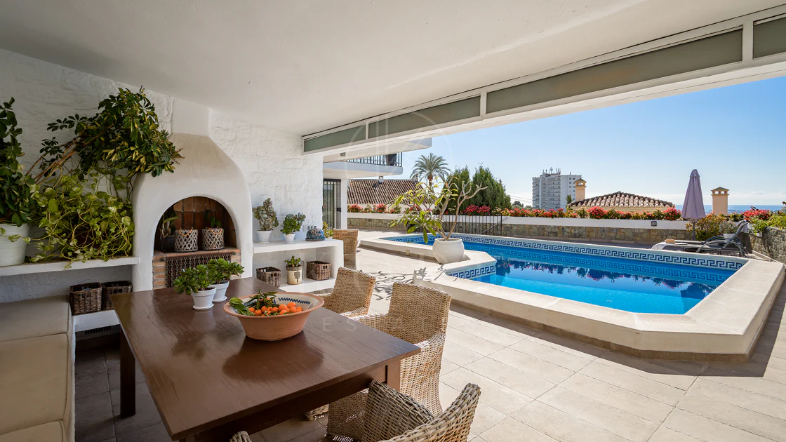 Fantastic villa with panoramic sea views walking distance to amenities in Nueva Andalucia