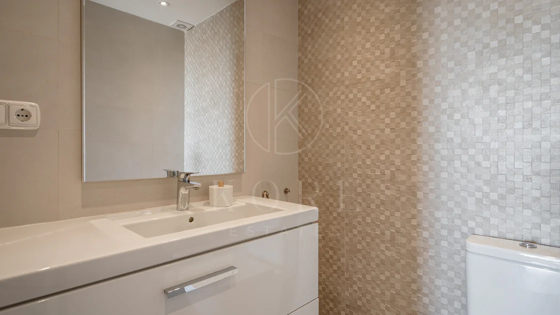 Fantastic villa with panoramic sea views walking distance to amenities in Nueva Andalucia
