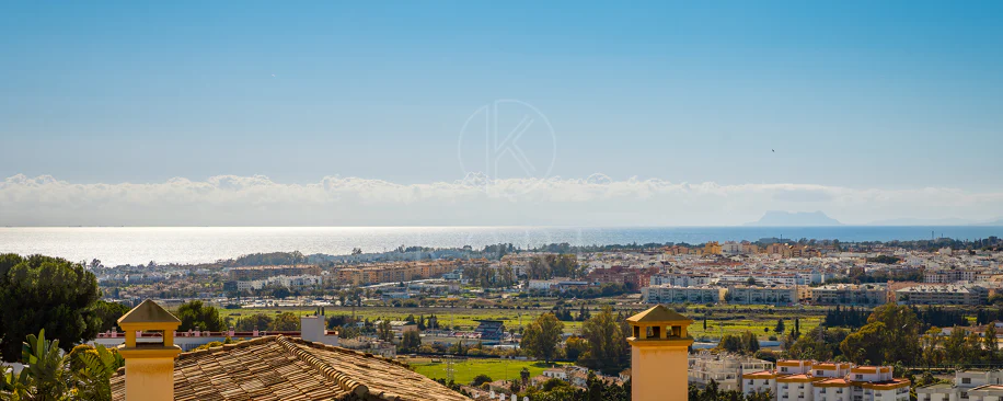 Fantastic villa with panoramic sea views walking distance to amenities in Nueva Andalucia