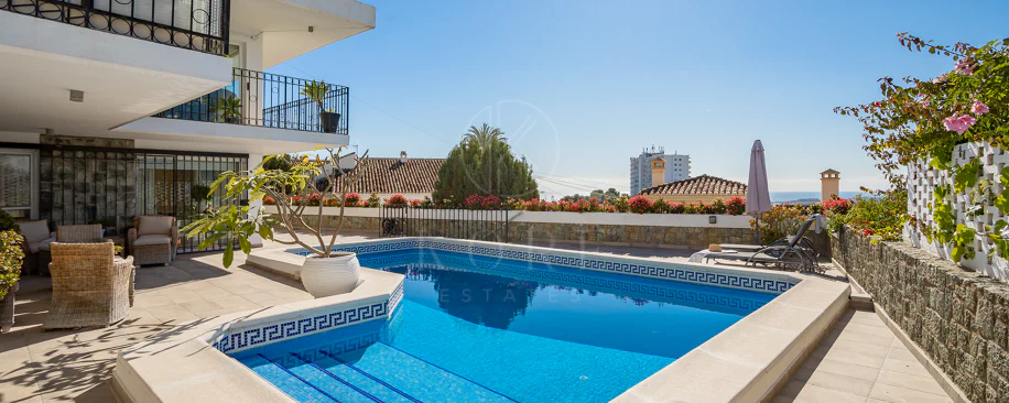 Fantastic villa with panoramic sea views walking distance to amenities in Nueva Andalucia