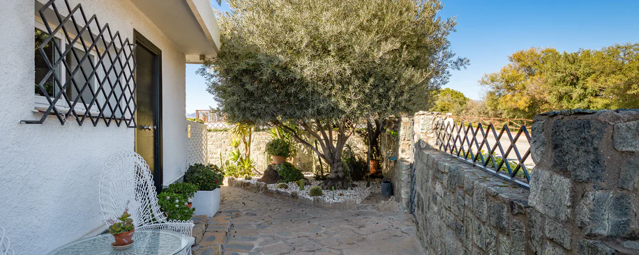 Fantastic villa with panoramic sea views walking distance to amenities in Nueva Andalucia