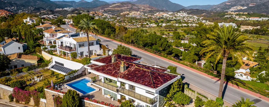 Fantastic villa with panoramic sea views walking distance to amenities in Nueva Andalucia